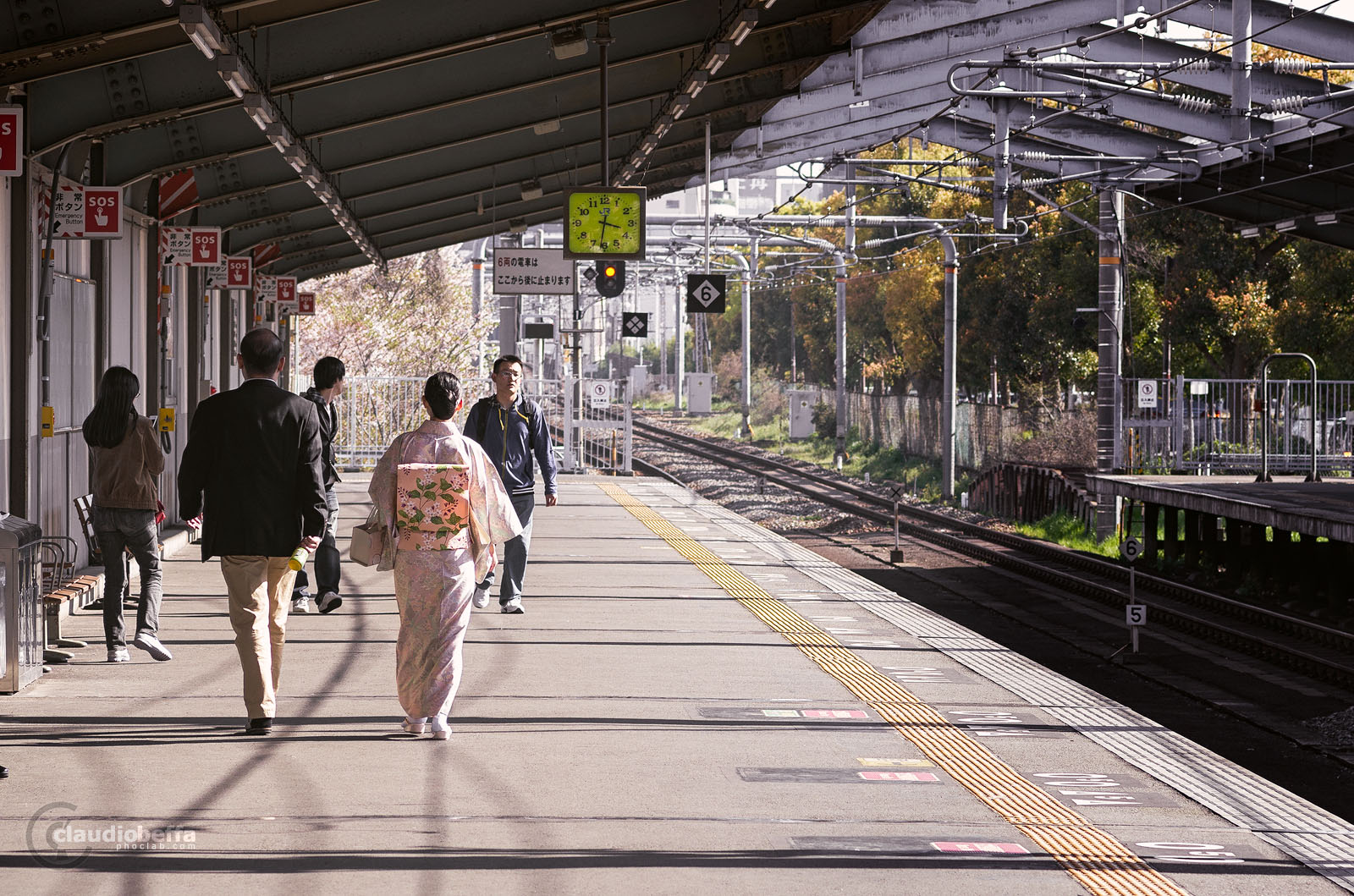 Japan Osaka Platform Kimono