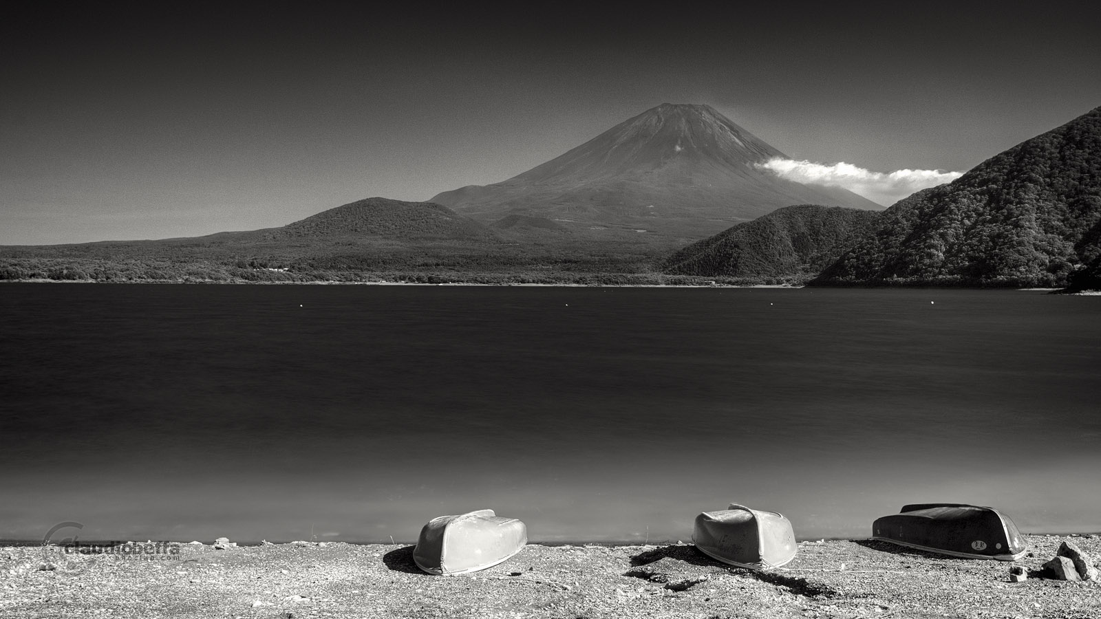 Motosuko Lake Boats Fuji Afternoon Cloud Japan