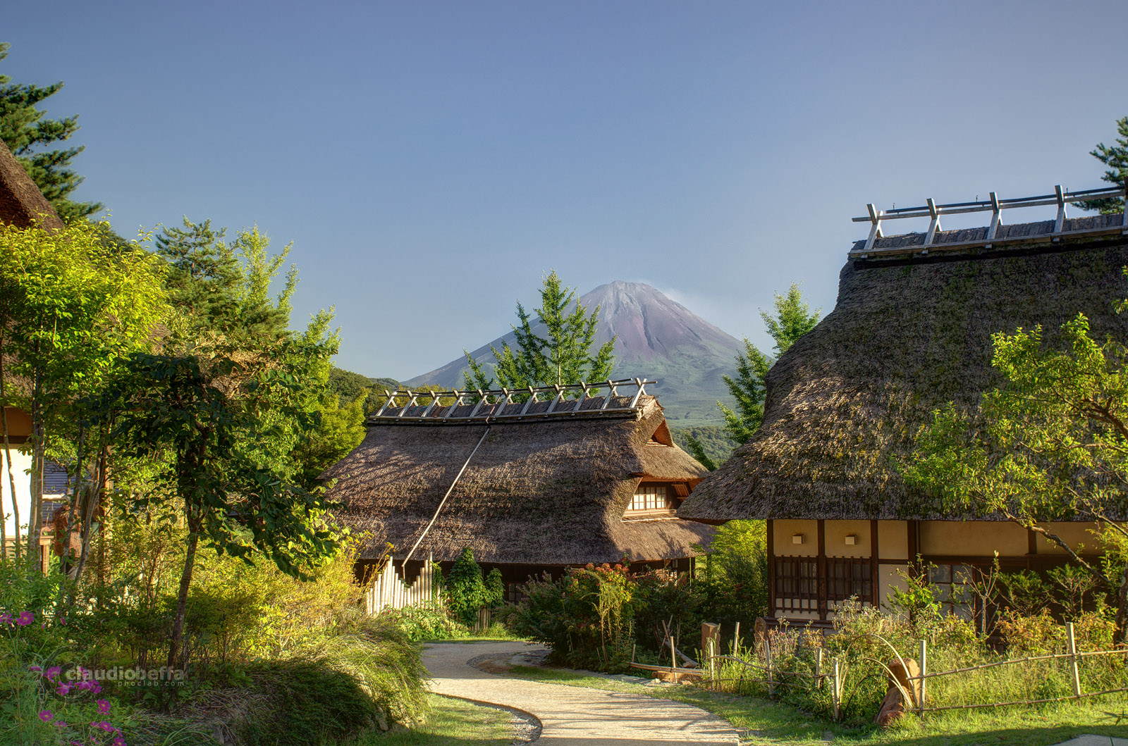 EXIF: Pentax K-5 + smc K 24 mm f/2.8 – 24mm – 1/50 - f/8 – ISO160