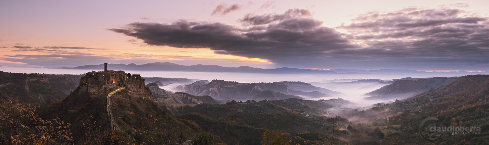 Sunrise, Civita di Bagnoregio, Dying town, Italy, Mist, Fog, Valley, Badlands, Mountains, Forests, Town, Clouds, Panorama