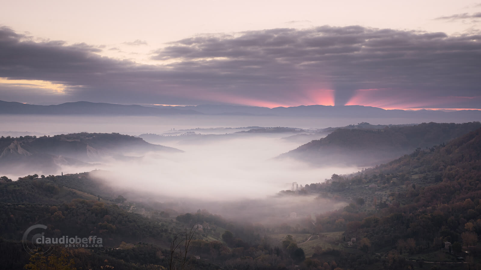 Sunrise, Fire and mist, Civita di Bagnoregio, Dying town, Italy, Mist, Fog, Valley, Badlands, Mountains, Forests, Town, Clouds, Light, Rays